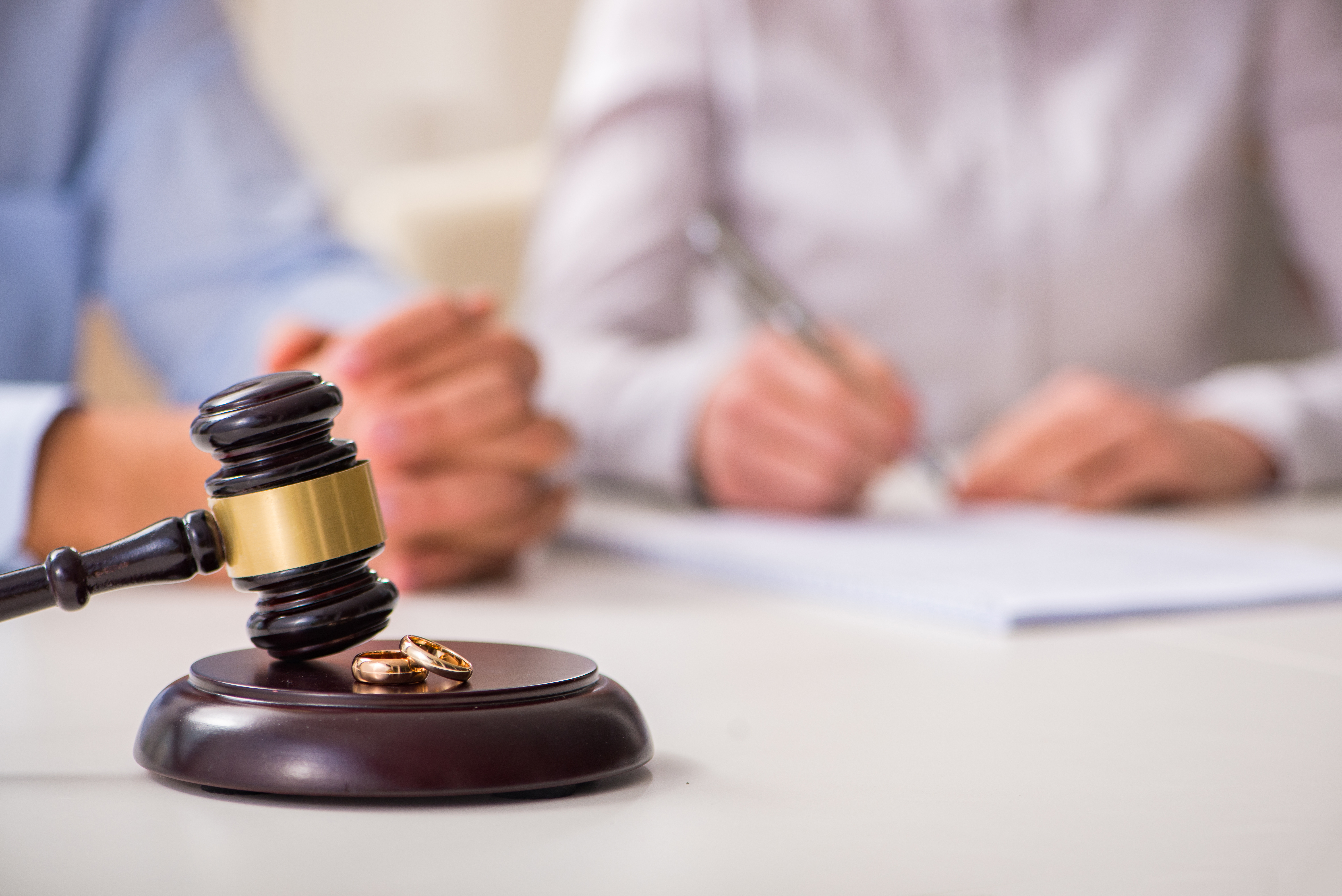 Couple discussing amicable divorce options during a collaborative law consultation in Poulsbo.